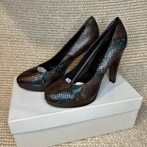 NWT Essenza Italy Reptile Snakeskin Genuine Leather Platform Pumps sz 40